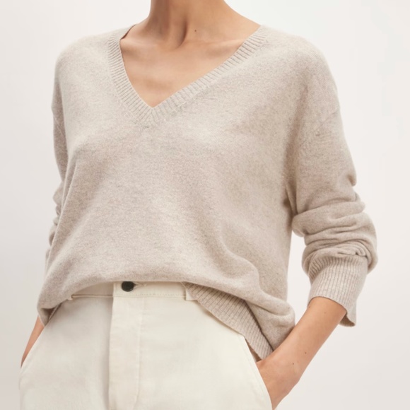Everlane XS Oatmeal The Classic V in Cashmere - Picture 4 of 4
